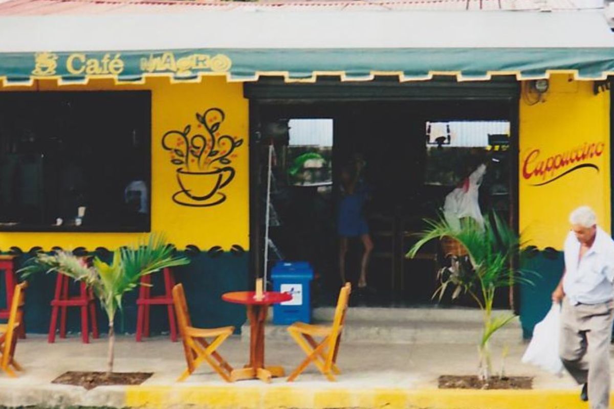 Caf&eacute; Milagro Coffee Roaster in 1994, Quepos, Costa Rica